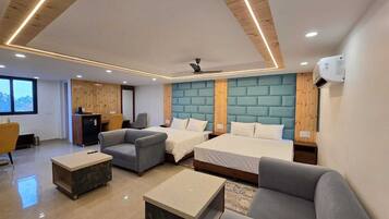 Luxury Studio Suite, Mountain View | Desk, blackout drapes, free WiFi