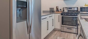 This house is a 3 bedroom(s), 2 bathrooms, located in Marion, IN.