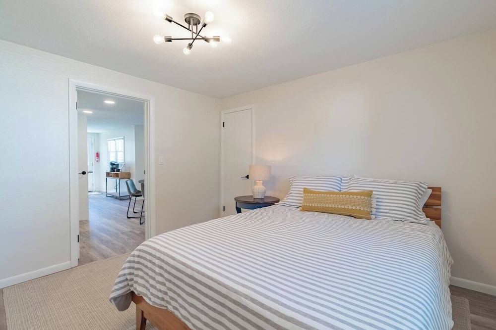 This house is a 3 bedroom(s), 2 bathrooms, located in Marion, IN