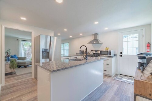 This house is a 3 bedroom(s), 2 bathrooms, located in Marion, IN.