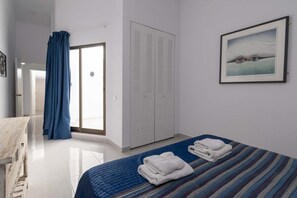 2 bedrooms, iron/ironing board, WiFi, bed sheets
