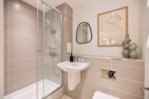 Apartment (2 Bedrooms) | Exterior - The River Lea Escape - Charming & Bright 2bdr Flat (London)