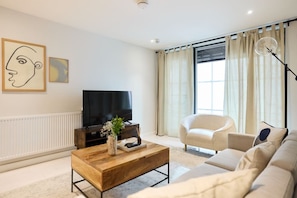 Apartment (2 Bedrooms) | Exterior - The River Lea Escape - Charming & Bright 2bdr Flat (London)