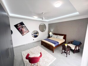 3 Schlafzimmer, Schreibtisch, Bügeleisen/Bügelbrett, WLAN