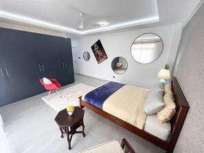 3 Schlafzimmer, Schreibtisch, Bügeleisen/Bügelbrett, WLAN