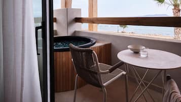 Suihku, hiustenkuivaaja, pyyhkeet, saippua