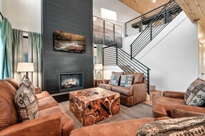 Televisión, chimenea, oficina