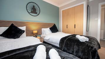 2 bedrooms, iron/ironing board, Internet, bed sheets