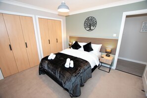 2 chambres, fer et planche à repasser, accès Internet, draps fournis