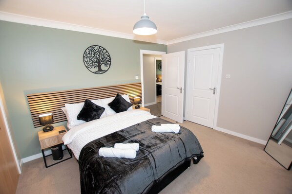 2 habitaciones, tabla de planchar con plancha y acceso a internet 