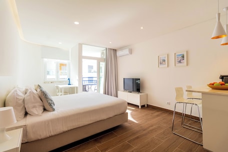 1 habitación, minibar, caja de seguridad en la habitación y escritorio
