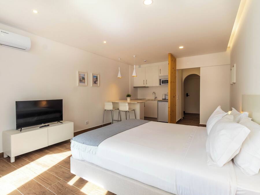 Minibar, in-room safe, desk, laptop workspace