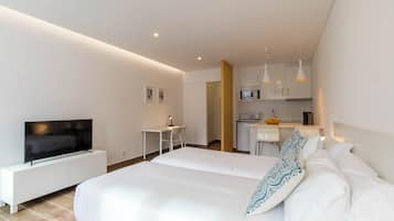 1 makuuhuone, minibaari, tallelokero huoneessa, työpöytä