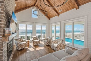 Smart TV, fireplace