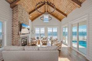 TV connectée, cheminée