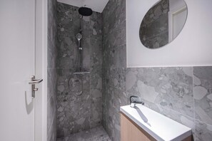 Hair dryer, towels, soap, toilet paper - S-size Loft Coliving (Vilnius)