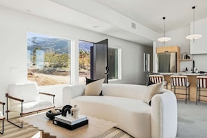 Tv, stereoanlæg, kontorer