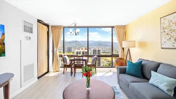 Apartamento, 1 cama King e sofá-cama, sacada, vista para a montanha (1 Bedroom) | Área de estar