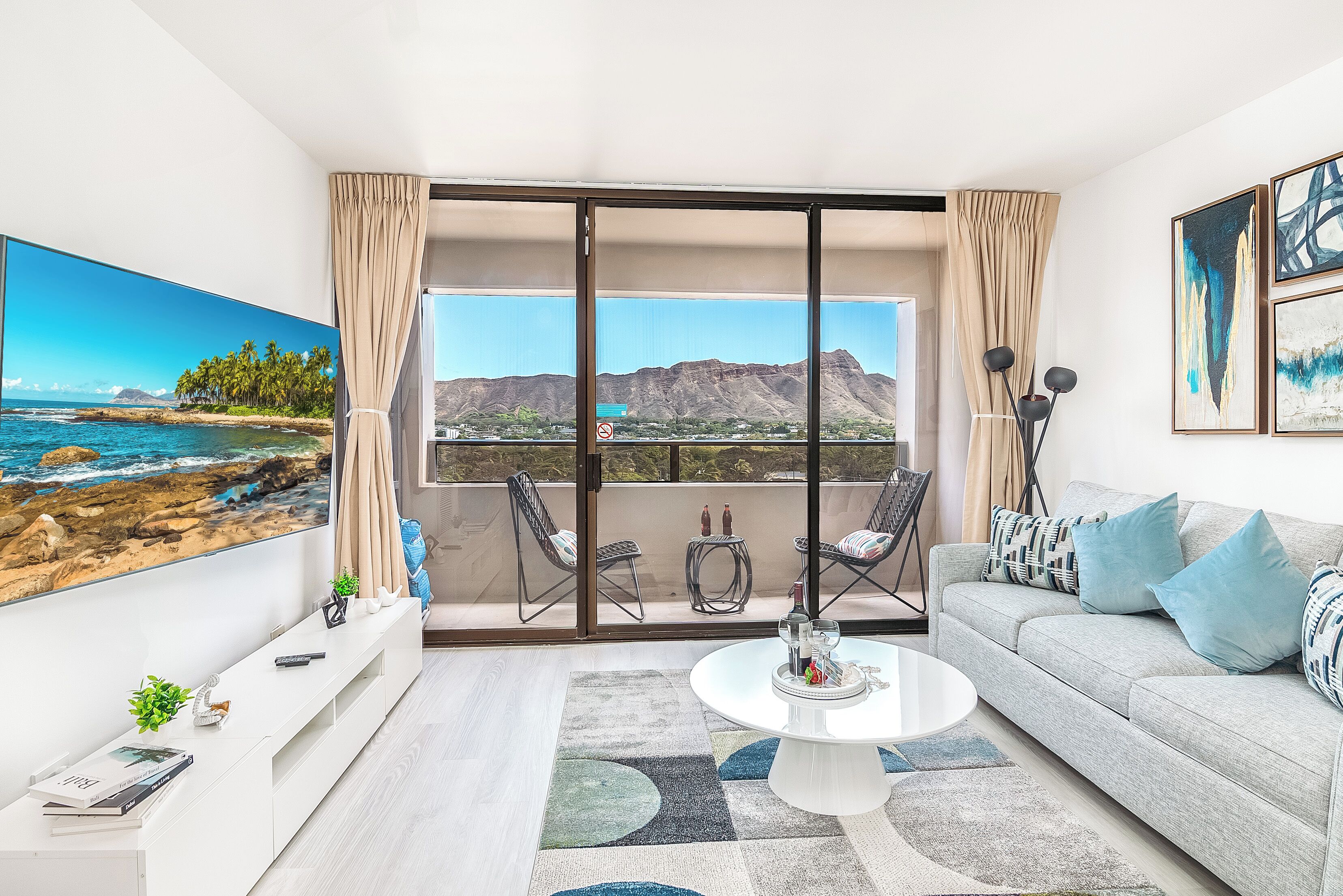 Design Condo, 2 Bedrooms, Balcony, Mountain View ( 0029) | Living area