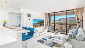 Kondominium Desain, 2 kamar tidur, balkon, pemandangan gunung ( 0029) | Makan di kamar