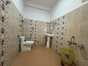 Bathroom - Prafull Hotel (Baijnath)