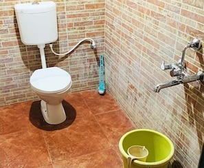 Family Triple Room, Balcony, Beach View | Bathroom
