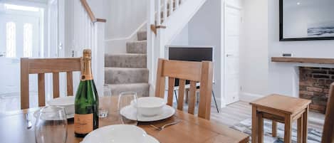 Télévision à écran plat de 32 pouces avec chaînes par câble