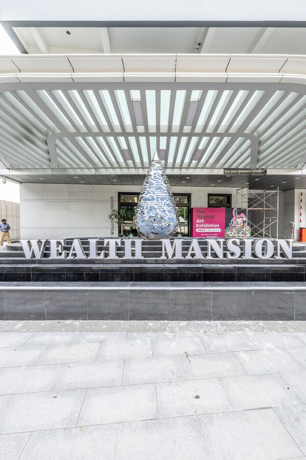 Front of property - Wealth Mansion Suite River View by Soben (Phnom Penh)