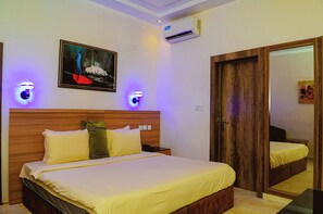 Studio | Laptopgeeigneter Arbeitsplatz, kostenloses WLAN, Bettwäsche