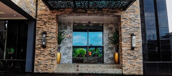 Kashvalley Hotel and Suites