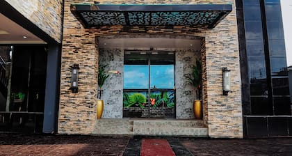 Kashvalley Hotel and Suites