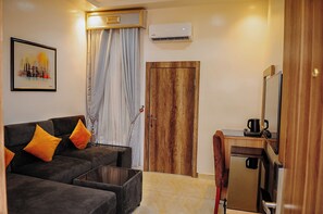 Espace de travail pour ordinateur portable, Wi-Fi gratuit, draps fournis