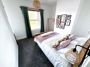 2 bedrooms, iron/ironing board, WiFi, bed sheets