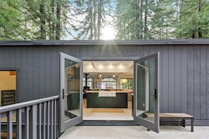 تناول الطعام بالخارج