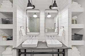 تجهيزات دش، مجففات شعر، مناشف