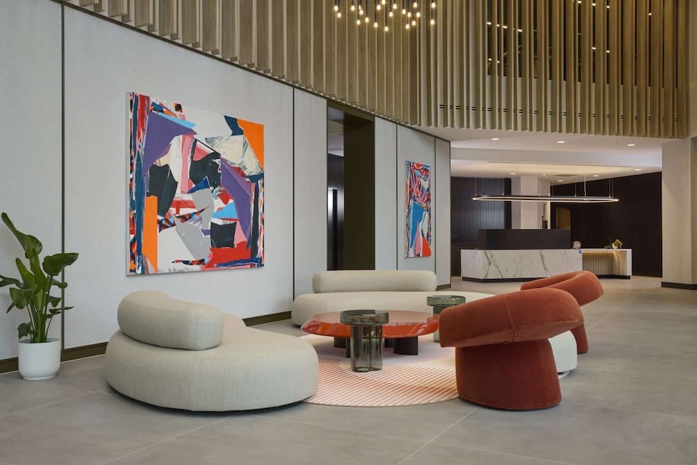 2 Bed Luxury Apartment with Stunning City Views in the Heart of