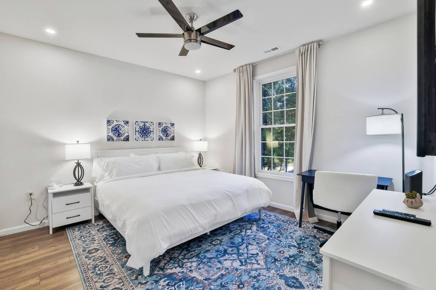 3 bedrooms, desk, iron/ironing board, travel crib