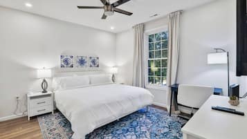 3 bedrooms, desk, iron/ironing board, travel crib