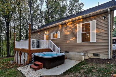 Firepit•BBQ•Hot Tub•King•Full Kitchen•SmartTV•Pets