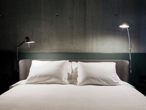 Room (650 hL) | Premium bedding, blackout drapes, soundproofing, free WiFi - Hôtel Borsari - A Member of Design Hotels (Martigny)