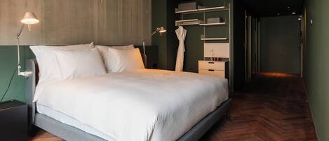 780 hL Room with Bathtub | 1 kamar tidur, seprai premium, tirai kedap cahaya, dan kedap suara