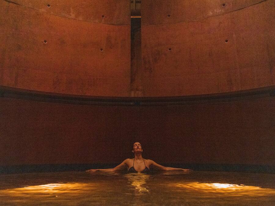 Hot springs/mineral springs, sports massages, massages