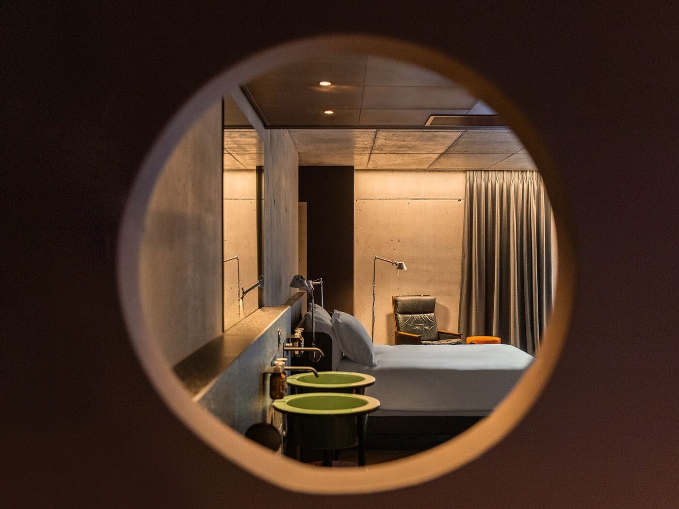 1100 hL Suite with Bathtub | Ropa de cama de alta calidad, cortinas opacas, sistema de insonorización