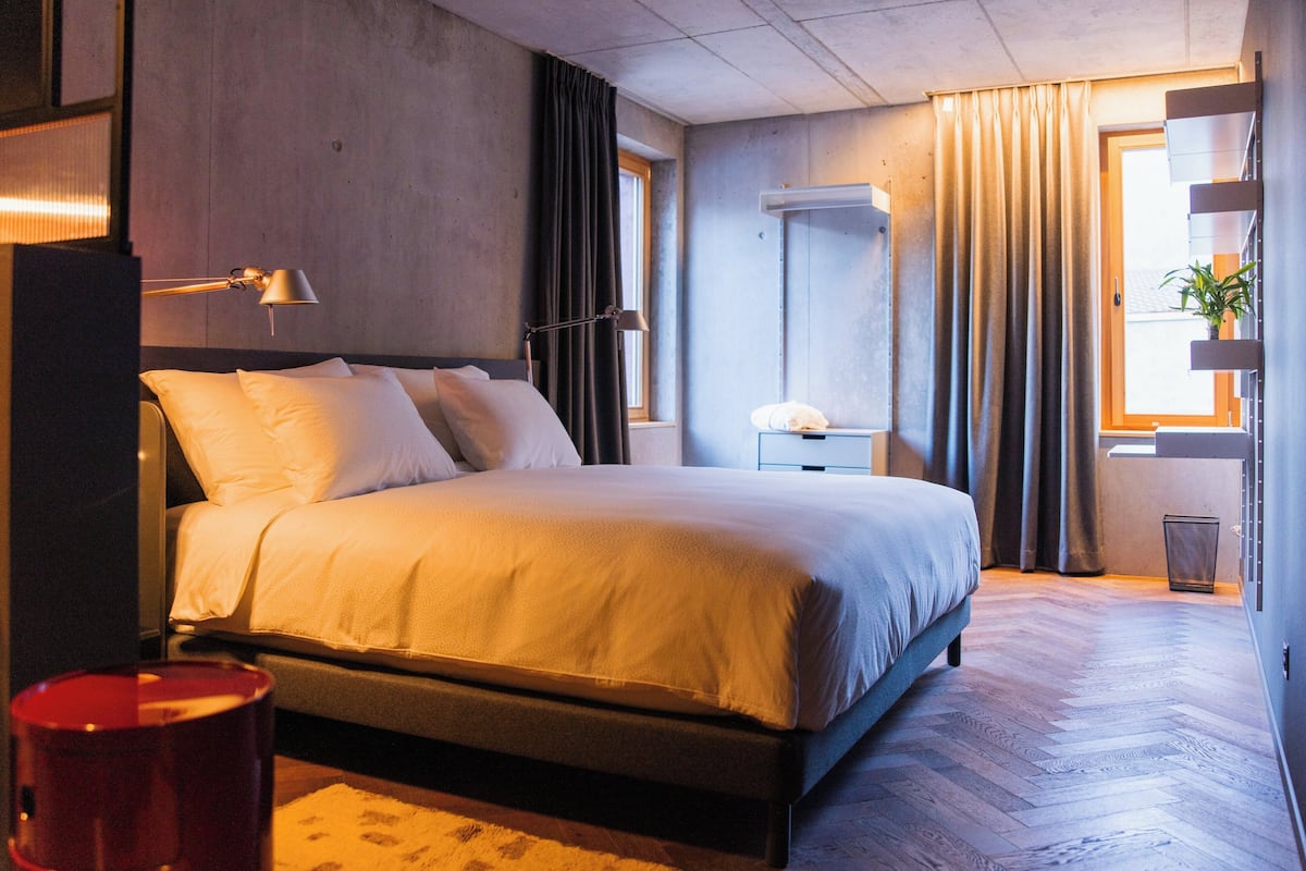 1 slaapkamer, een kluis op de kamer, verduisterende gordijnen