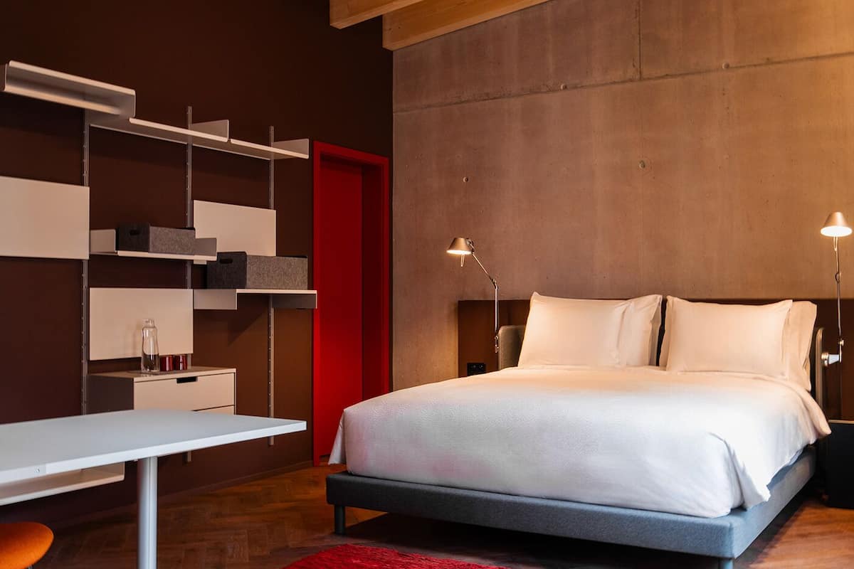 1 bedroom, in-room safe, blackout curtains, soundproofing