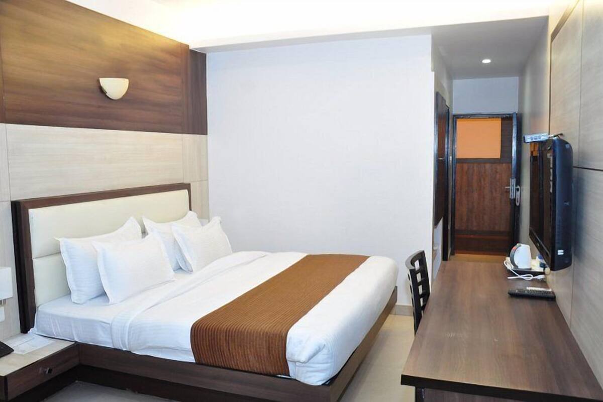 Quarto casal executivo, 1 cama King | 1 quarto, roupas de cama premium, escrivaninha