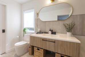 Bruser, hårtørrer, håndklæder