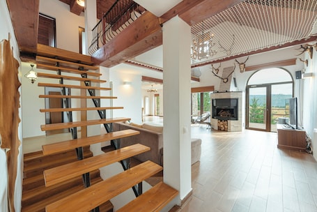 Interior. Spacious 5-bedroom cabin in beautiful Beliș with WiFi