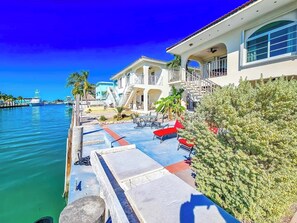 Terrace/patio - The Mellow Mango  Relaxing 2BR Getaway with Hot Tub, Dock & Cabana Club Access in Key Colony Beach (Key Colony Beach)