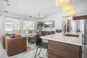 Interior - The Mellow Mango  Relaxing 2BR Getaway with Hot Tub, Dock & Cabana Club Access in Key Colony Beach (Key Colony Beach)